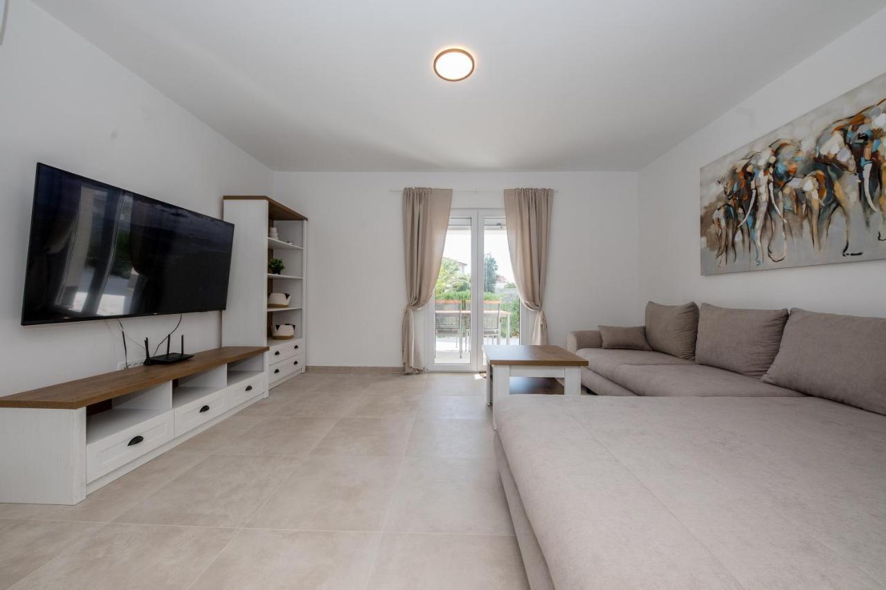 Peaceful Haven Near The Sea-Apartments Torlak Rab Banjol Exterior photo