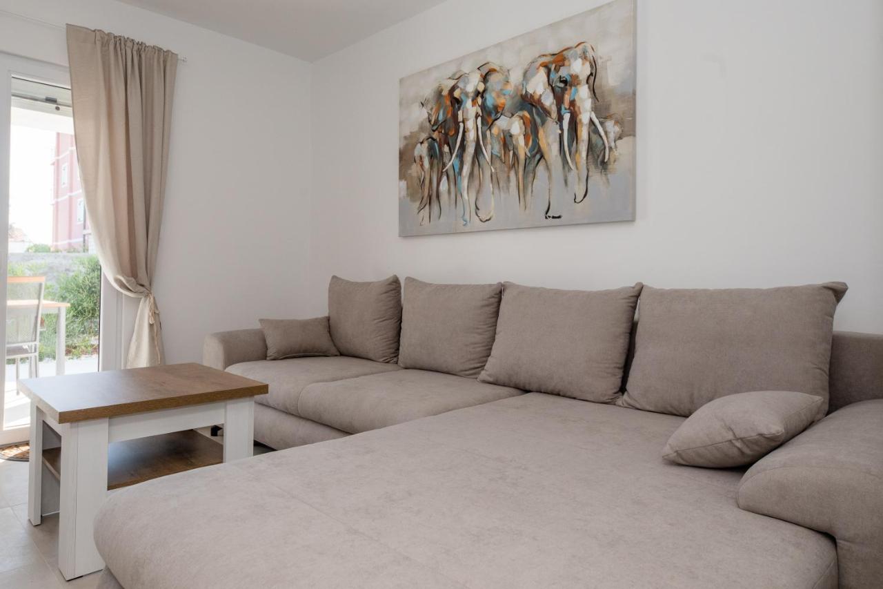 Peaceful Haven Near The Sea-Apartments Torlak Rab Banjol Exterior photo