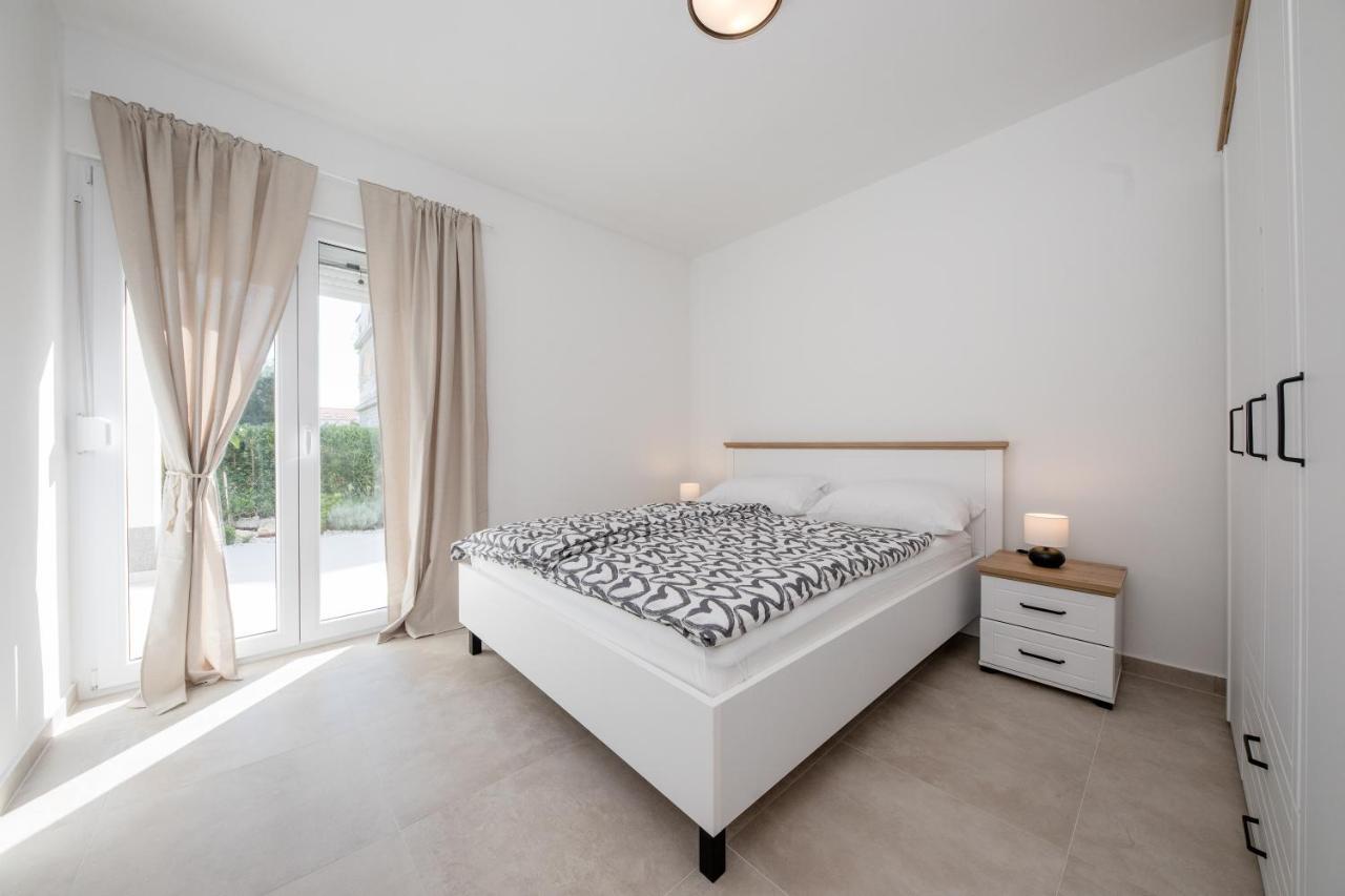 Peaceful Haven Near The Sea-Apartments Torlak Rab Banjol Exterior photo