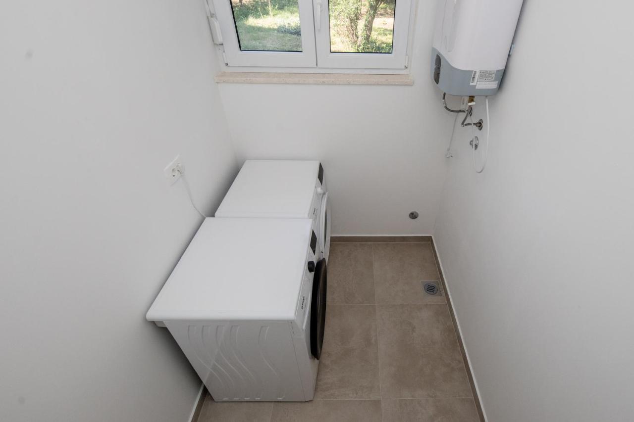Peaceful Haven Near The Sea-Apartments Torlak Rab Banjol Exterior photo