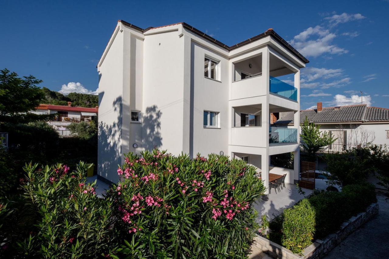 Peaceful Haven Near The Sea-Apartments Torlak Rab Banjol Exterior photo
